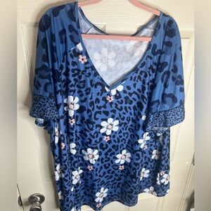 Blue Floral Leopard Print V-Neck Top size 4X